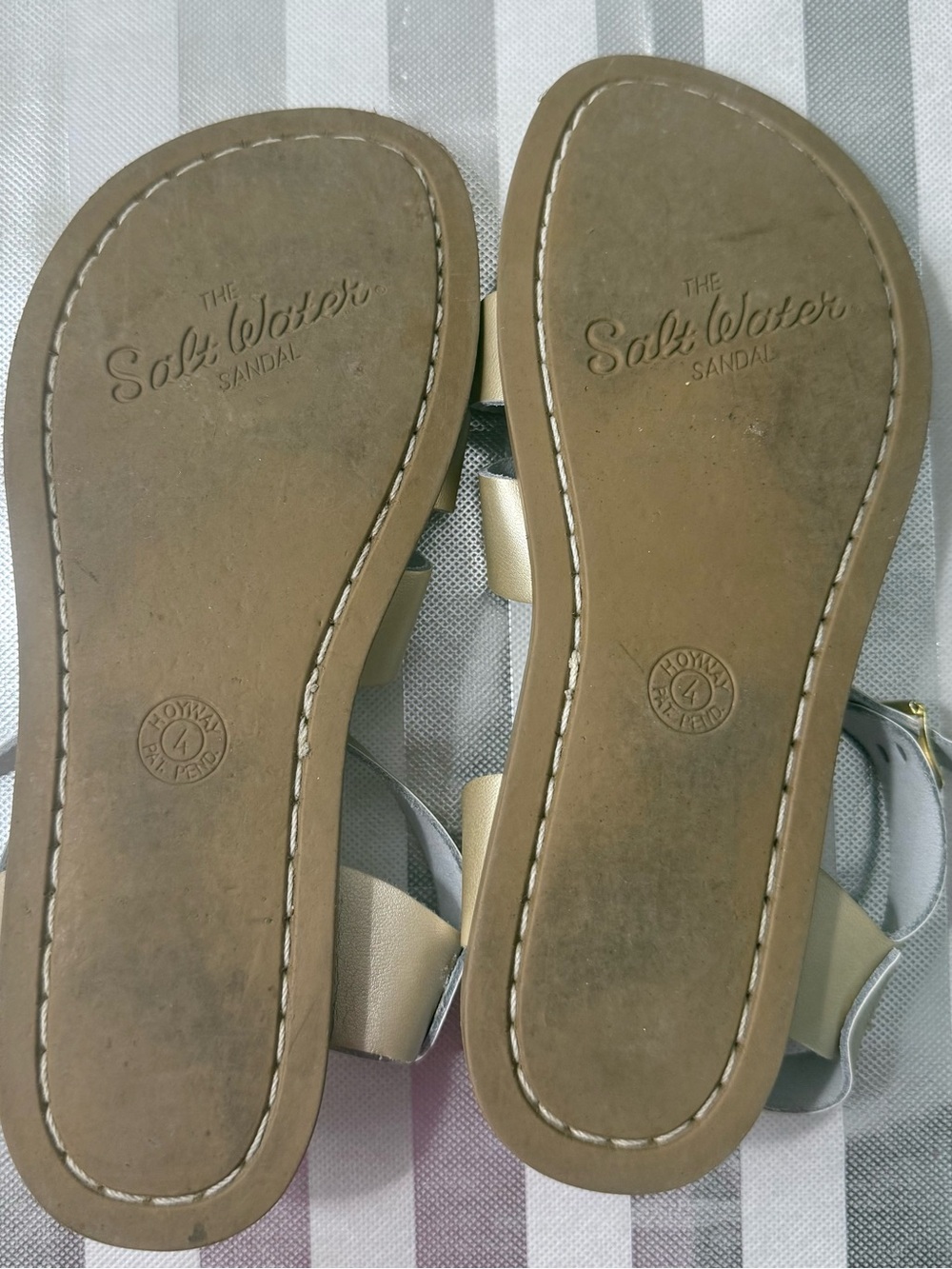 Girl’s Metallic Gold Salt Water Sandals - Picture 10 of 10